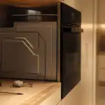 Installer un four encastrable : four en niche, espace ventilation et montage sécurisé