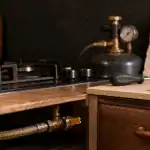 Installer une plaque de cuisson gaz : tuyau NF, robinet d’arrêt et test d’étanchéité