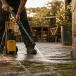 Kärcher pour nettoyer une terrasse : jet sur pierre et mousse