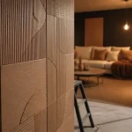 Habillage mur interieur moderne : panneaux muraux 3D et pose sur tasseaux